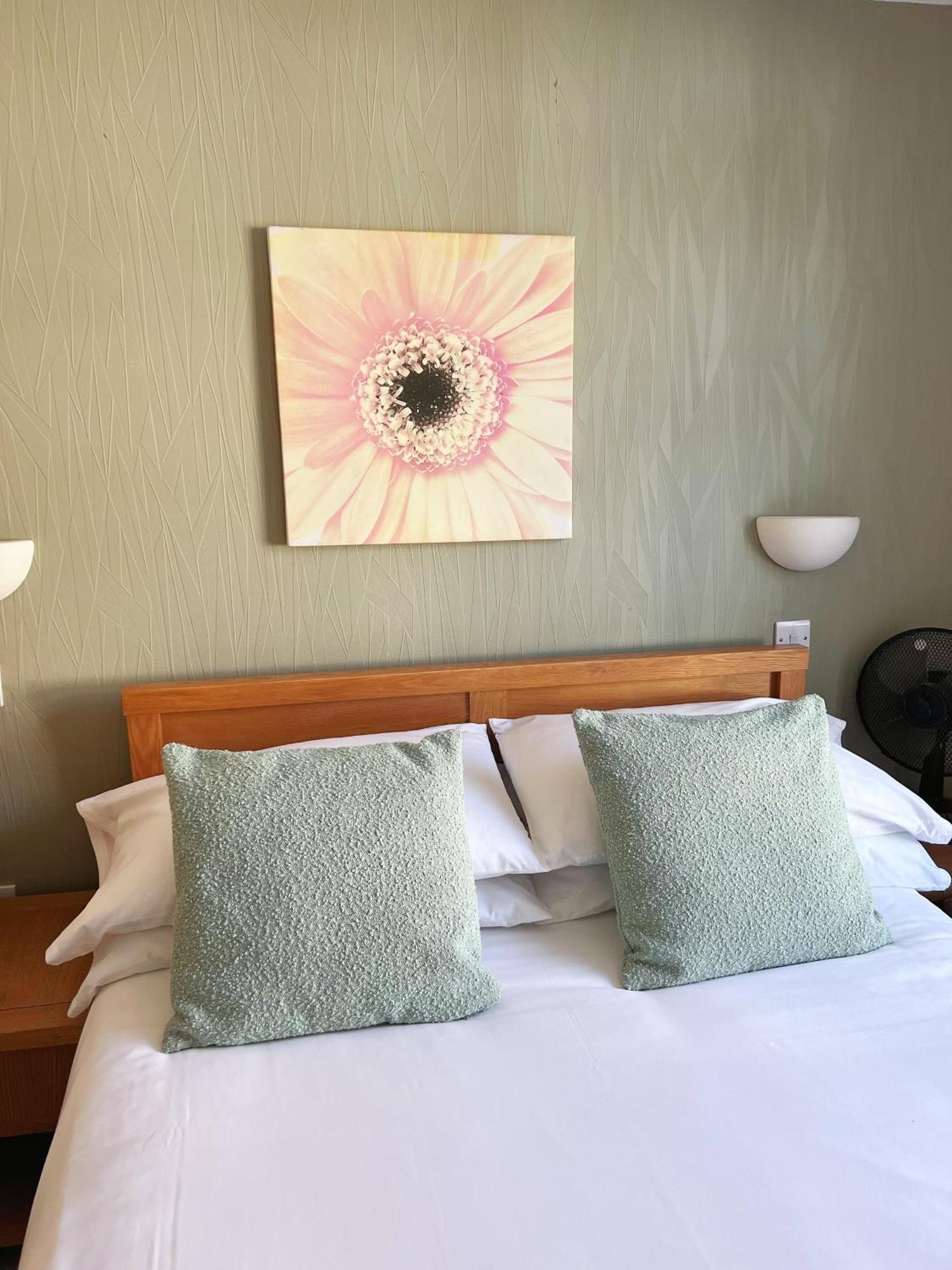 The Crown Hotel Corwen Extérieur photo